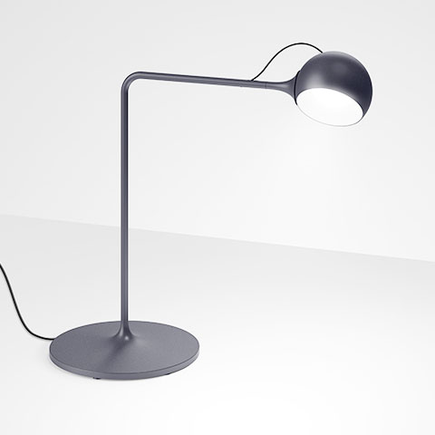Artemide Ixa Tavolo Schreibtischleuchte Ixa Tavolo von Artemide - Schreibtischleuchten in vielen Größen und Varianten